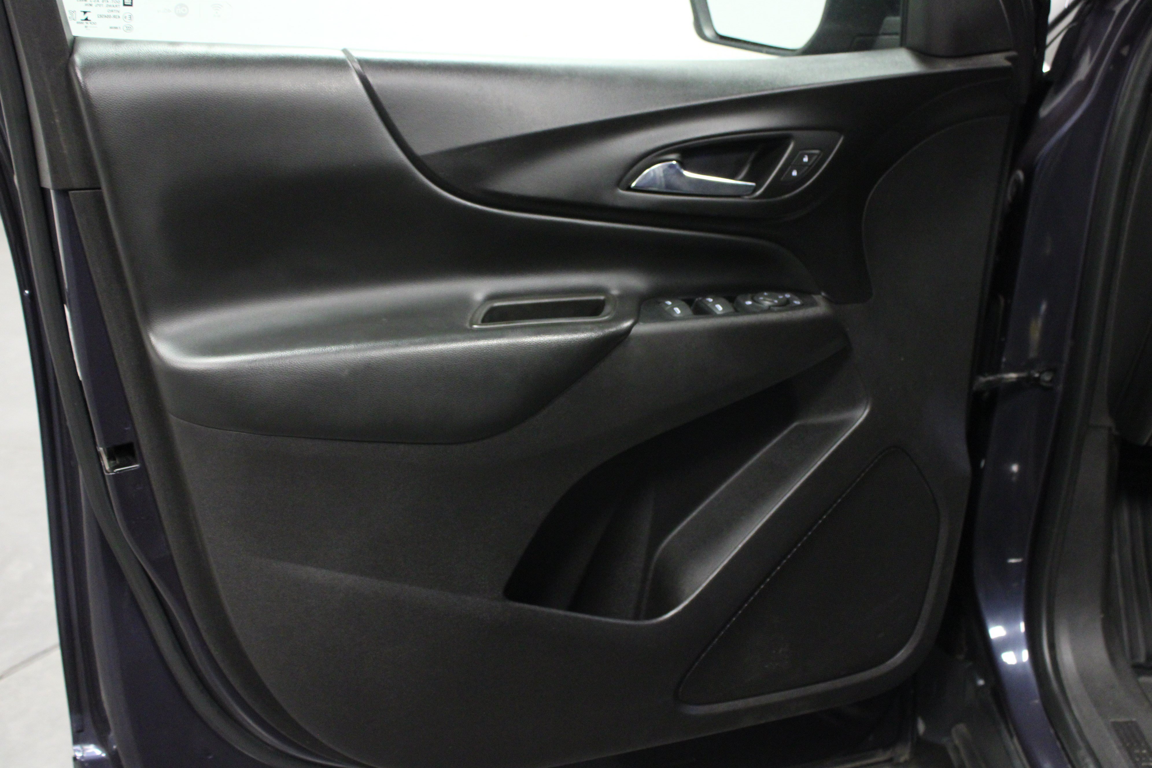 Used 2018 Chevrolet Equinox LT AWD/4WD image 11
