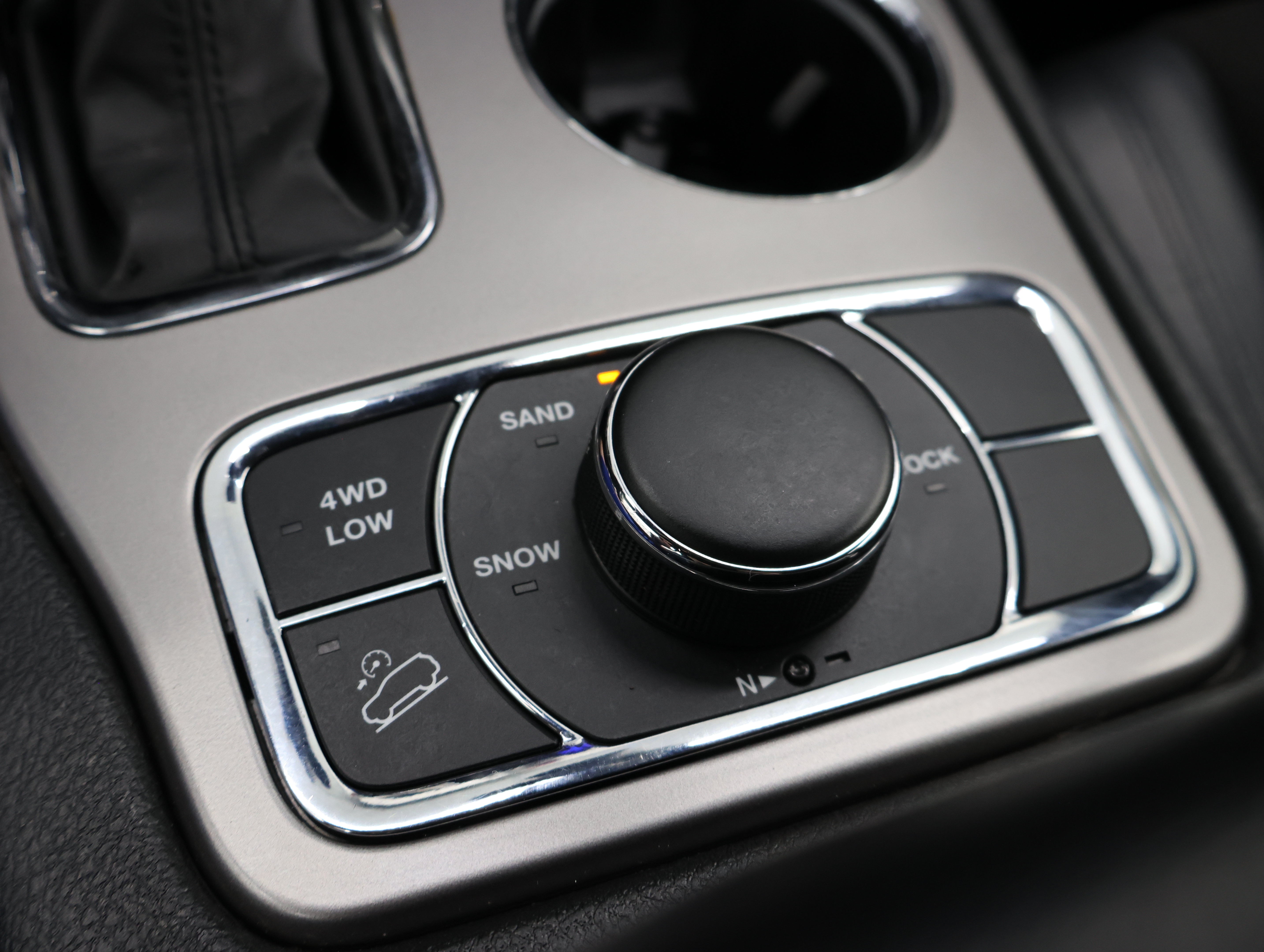 Used 2020 Jeep Grand Cherokee Altitude AWD/4WD image 46