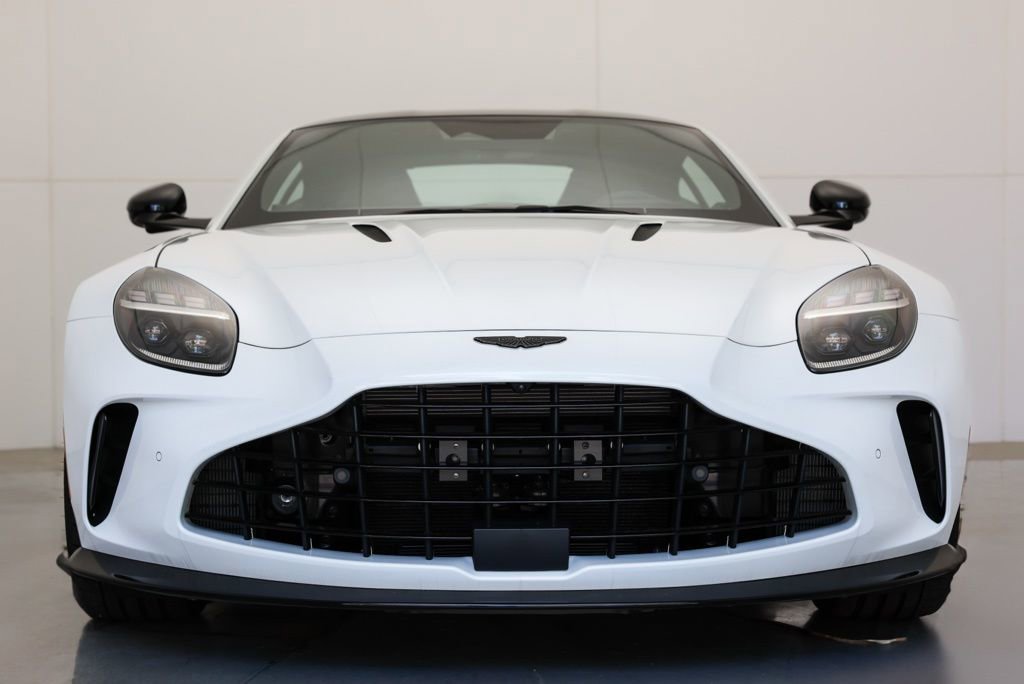 Used 2025 Aston Martin V8 Vantage Coupe image 3