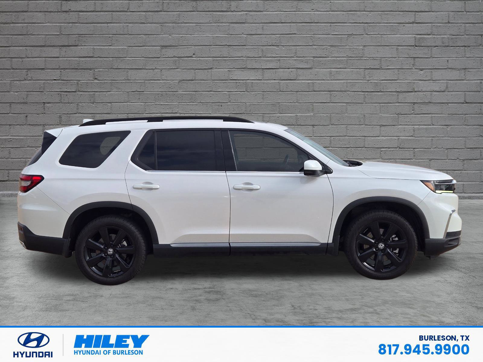 Used 2023 Honda Pilot Touring image 3