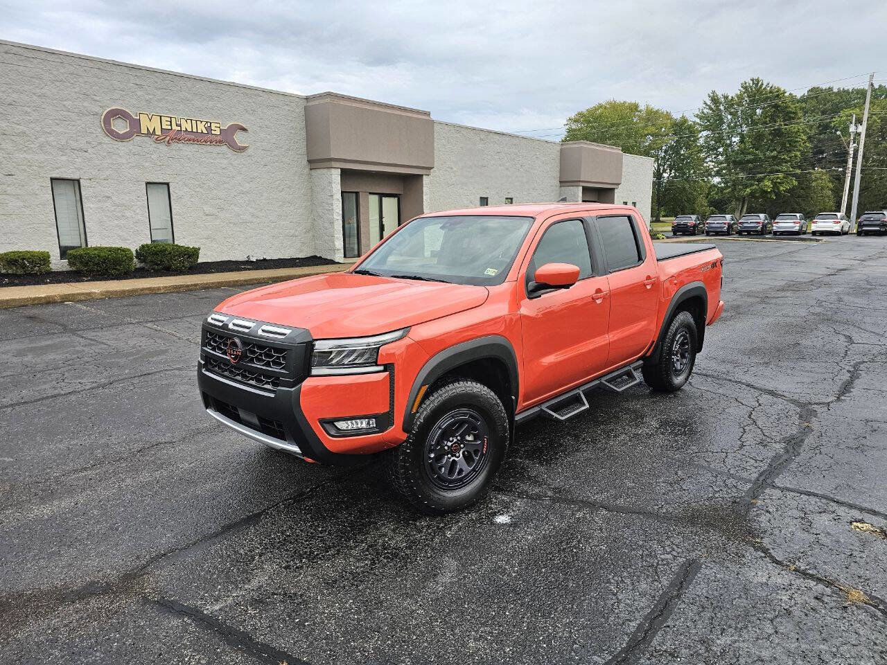 Used 2025 Nissan Frontier PRO-4X w/ Pro Convenience Package image 2