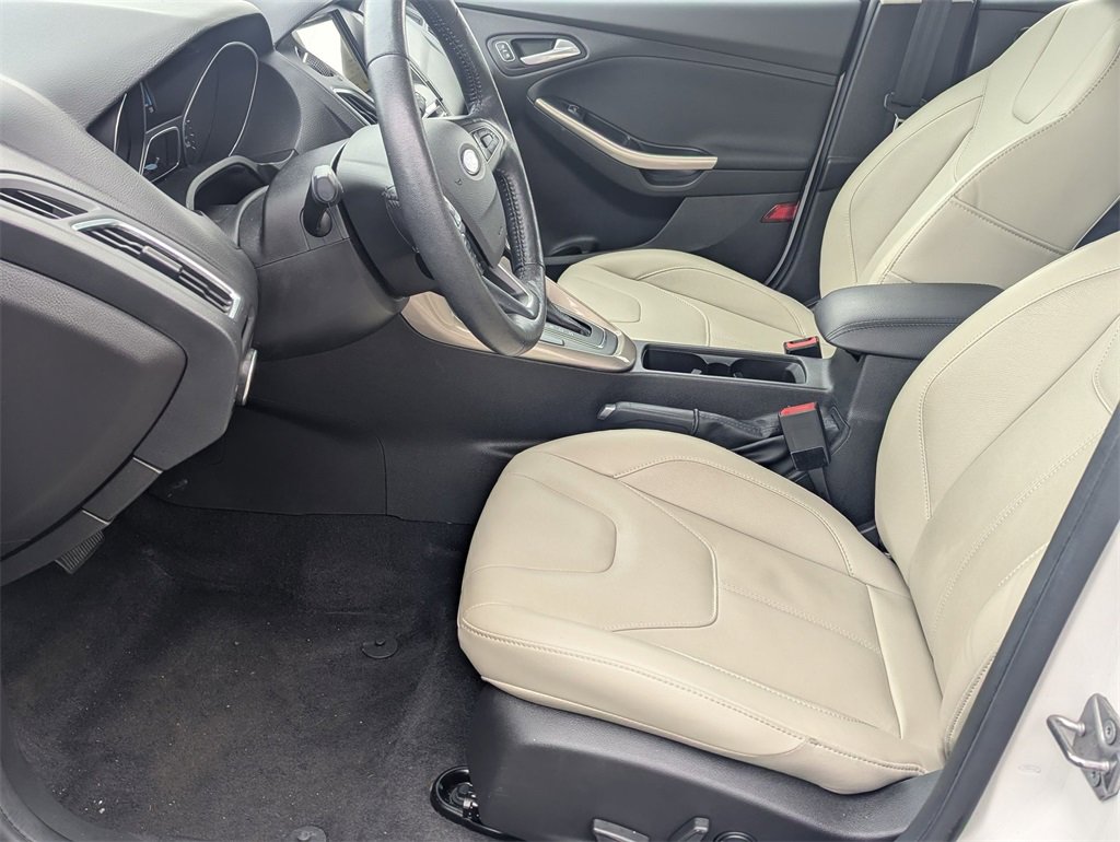 Used 2017 Ford Focus Titanium image 11