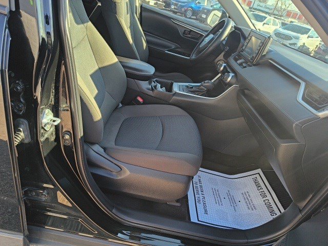 Used 2022 Toyota RAV4 LE image 18