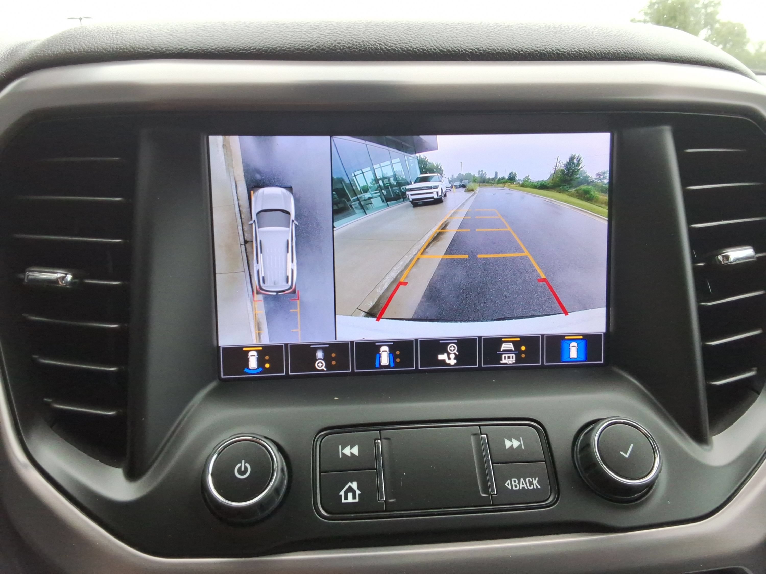 Used 2022 GMC Acadia AT4 w/ Technology Package AWD/4WD image 16