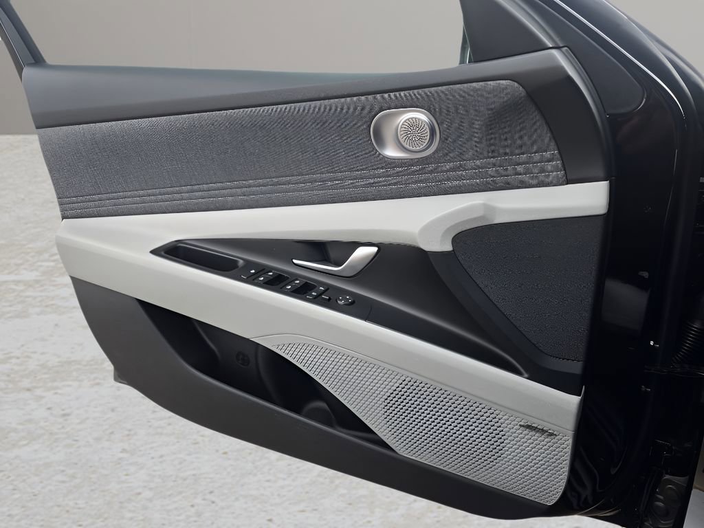New 2026 Hyundai Elantra Limited image 16