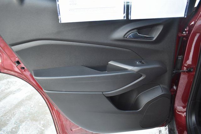 Used 2025 Chevrolet Trax LT w/ LT Convenience Package image 33