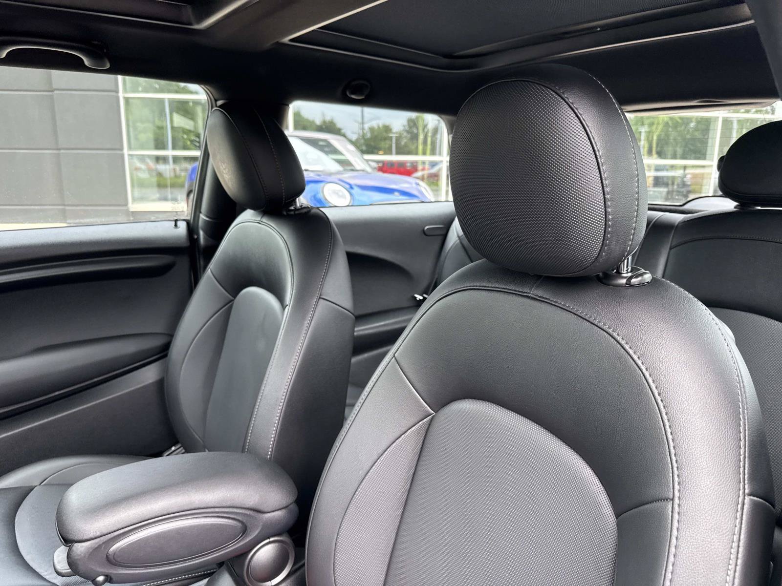 Used 2019 MINI Cooper 2-Door Hardtop FWD image 16