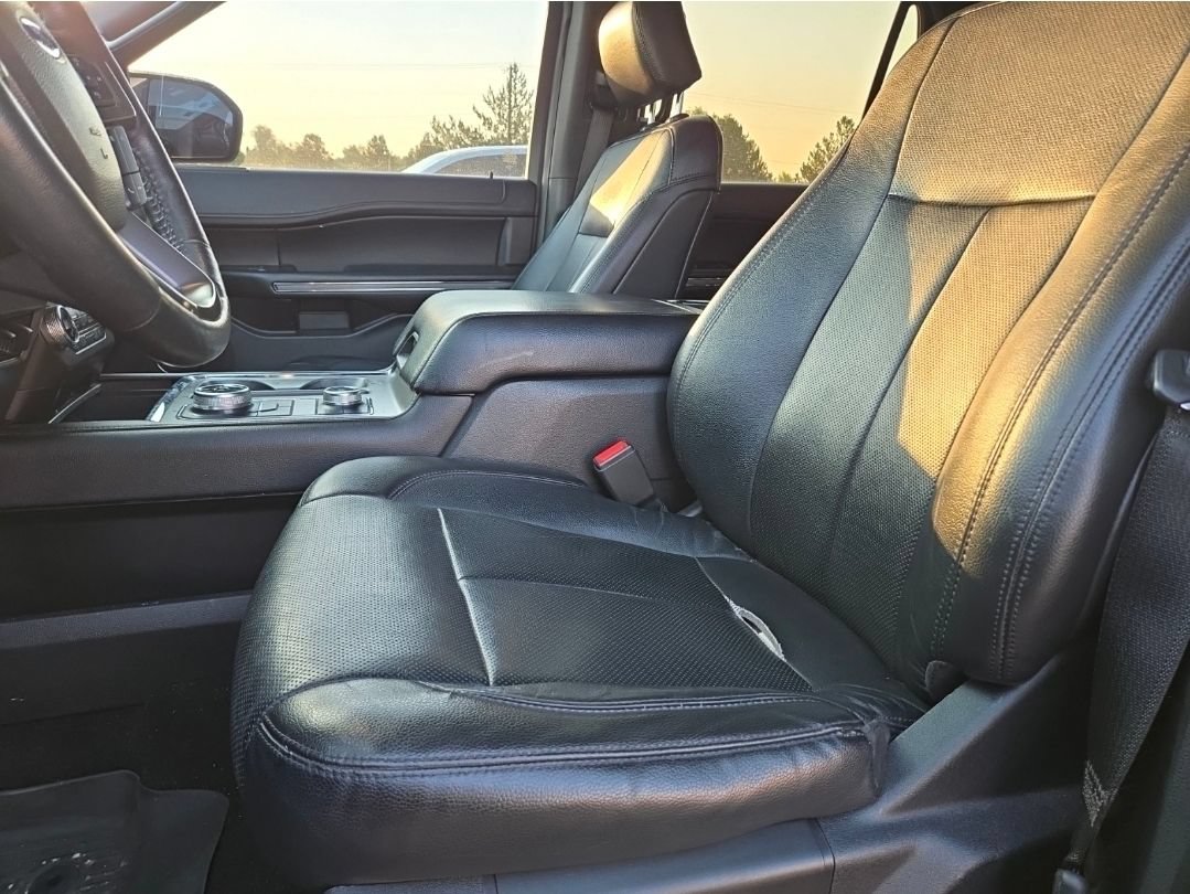 Used 2018 Ford Expedition XLT w/ Equipment Group 202A AWD/4WD image 7