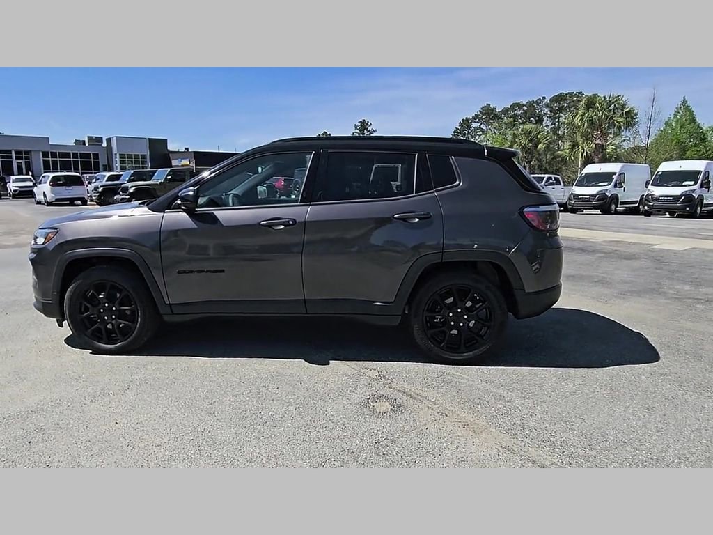 Used 2022 Jeep Compass Altitude image 26