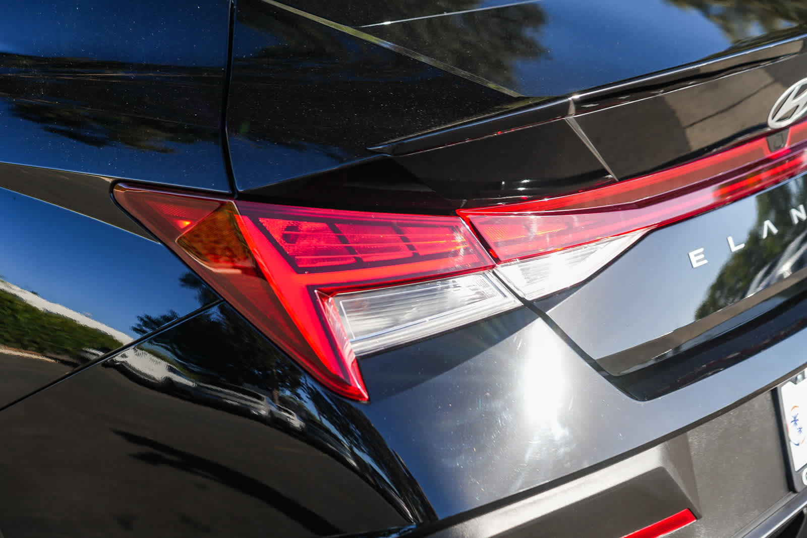 Used 2025 Hyundai Elantra SEL FWD image 9