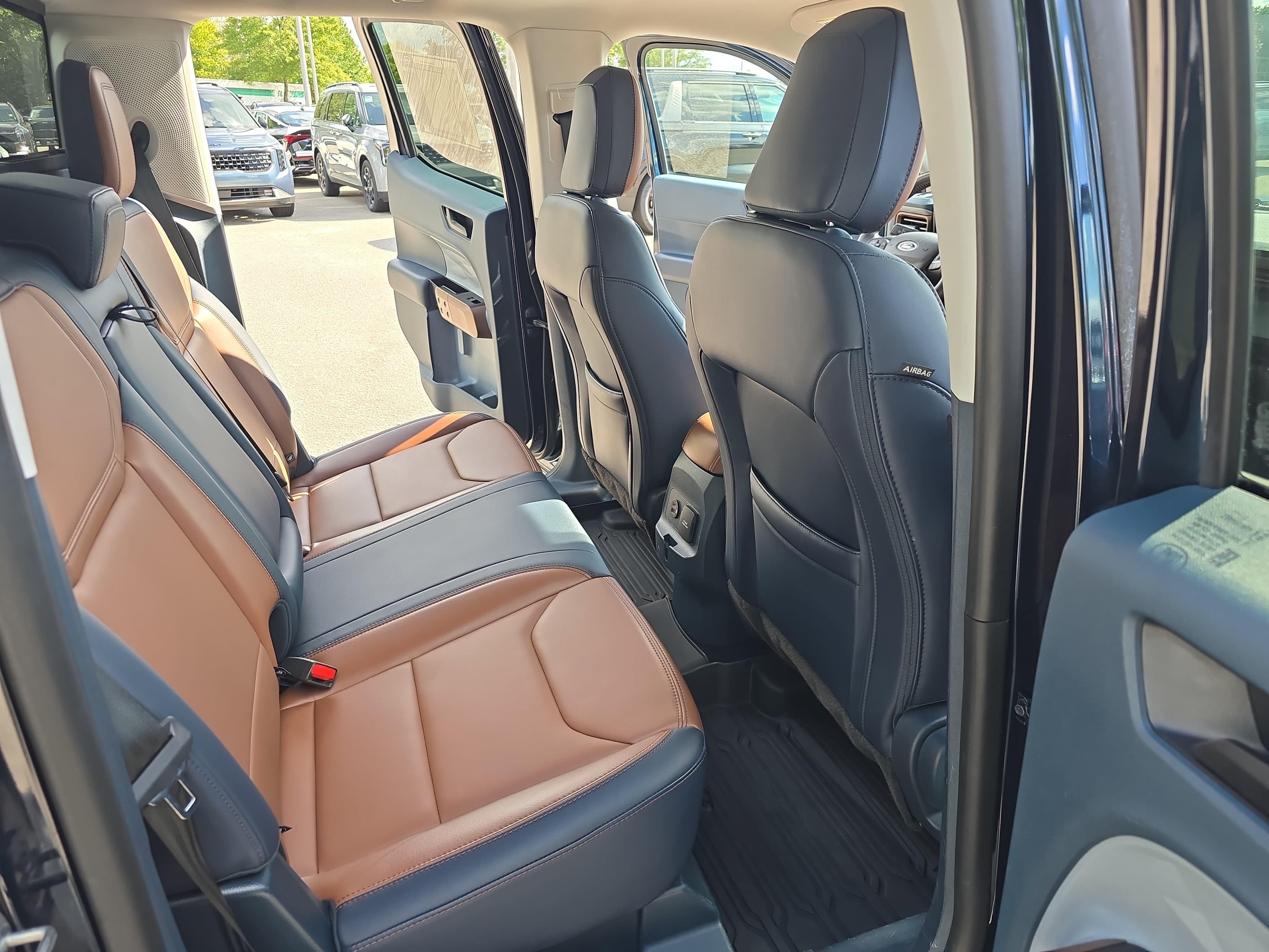 Used 2022 Ford Maverick Lariat w/ Lariat Luxury Package FWD image 11