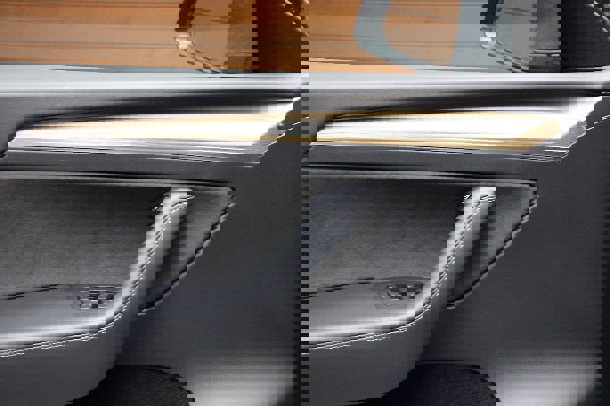 Used 2022 Tesla Model Y Long Range image 8