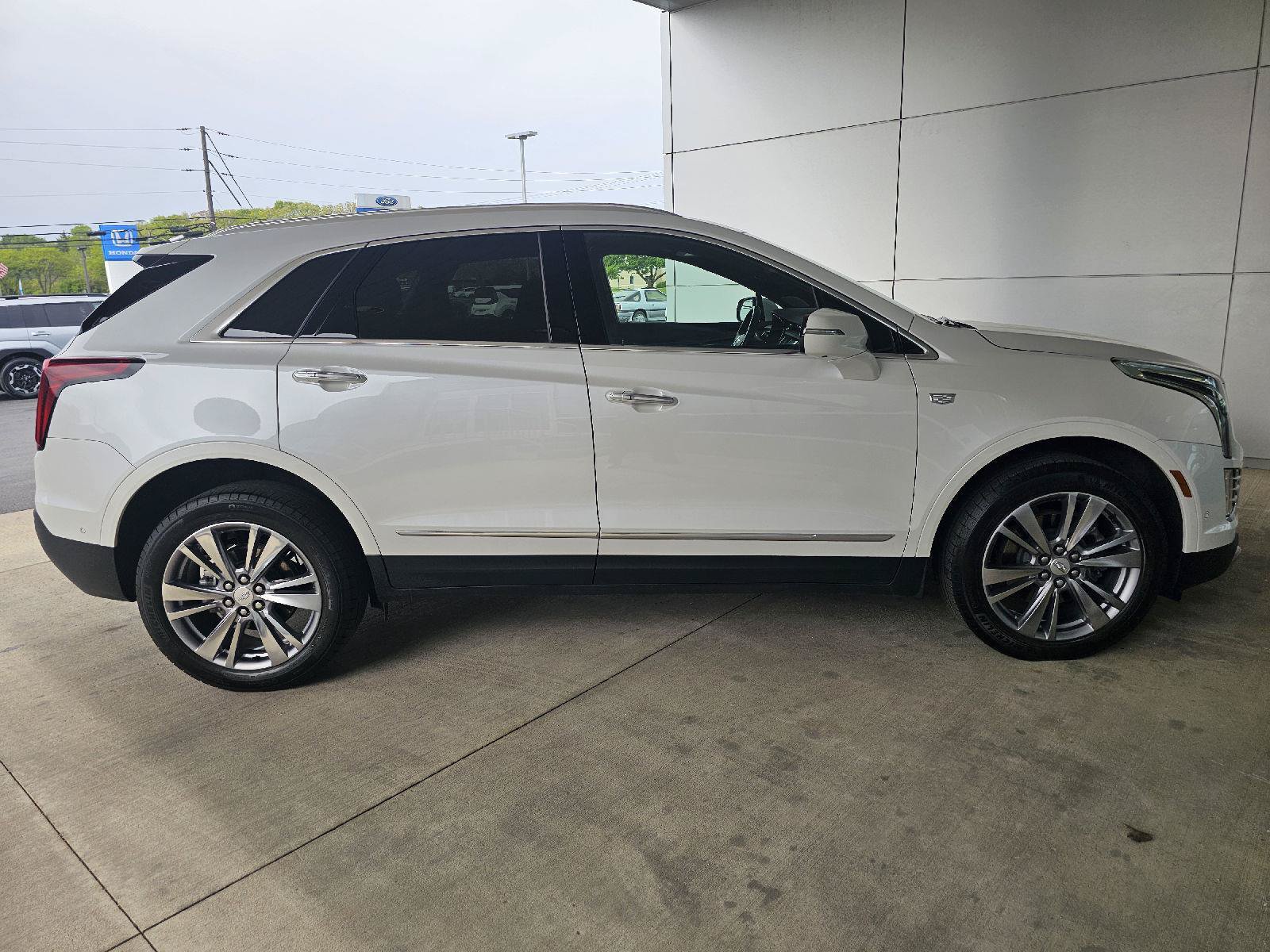 Used 2024 Cadillac XT5 Premium Luxury w/ Technology Package AWD/4WD image 6