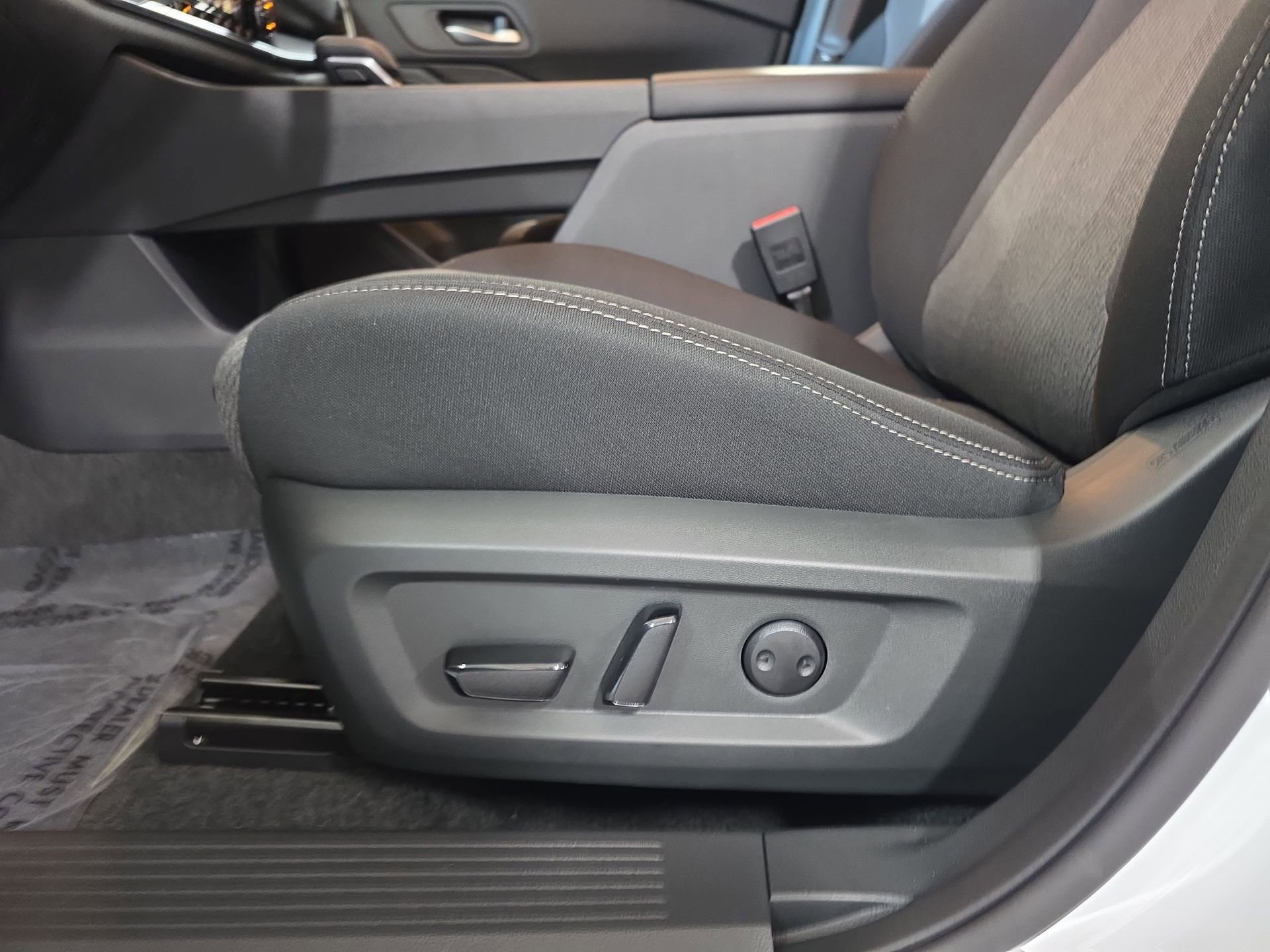 New 2026 Nissan Rogue SV w/ Cold Weather Package FWD image 28