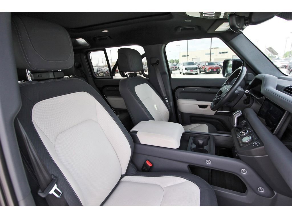 Used 2023 Land Rover Defender 110 X-Dynamic SE image 29