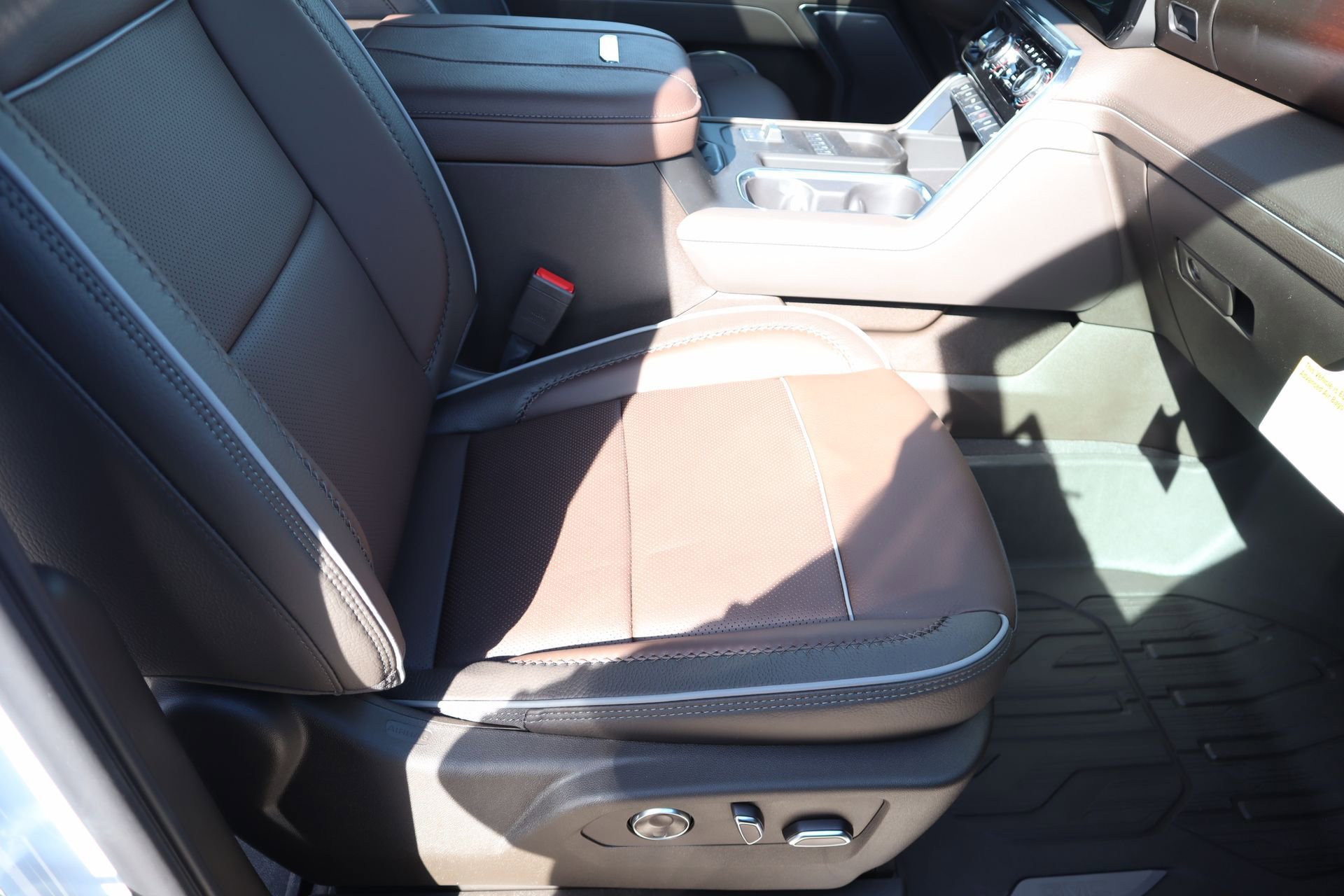 New 2026 GMC Sierra 2500 Denali w/ Denali Reserve Package image 18