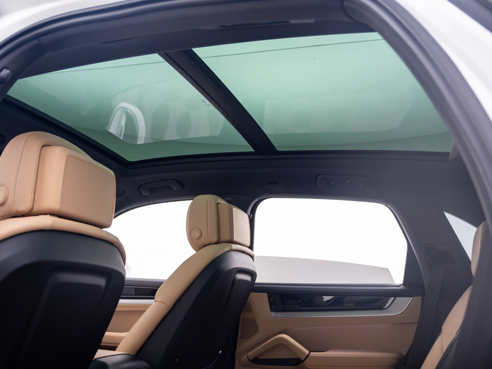Certified 2024 Porsche Cayenne AWD/4WD image 18
