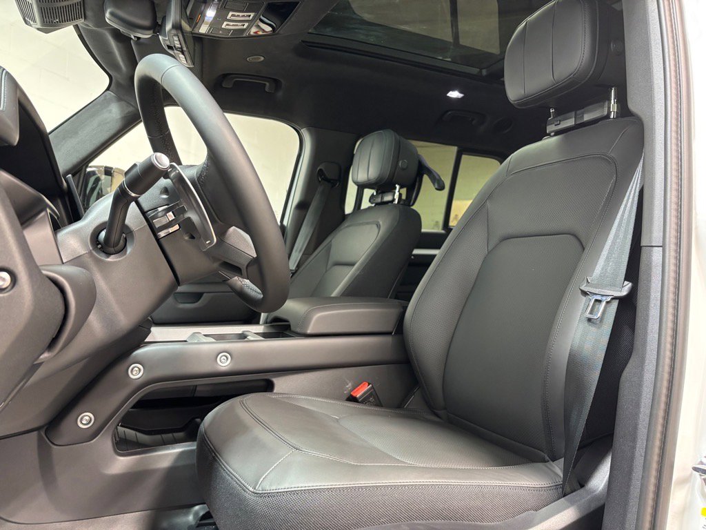 New 2025 Land Rover Defender 130 V8 AWD/4WD image 23