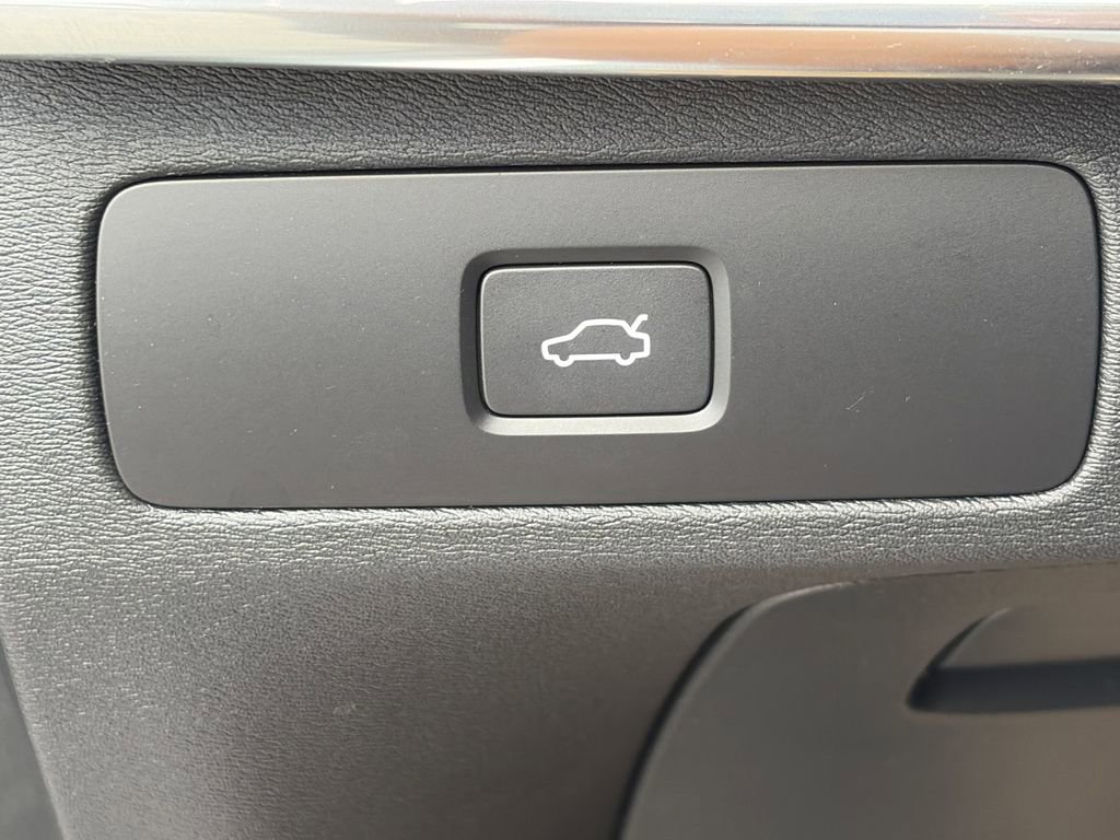 Used 2024 Volvo XC90 B5 Plus image 14