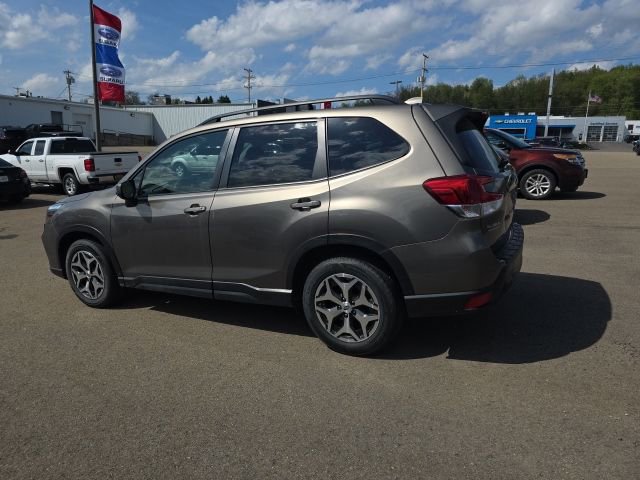 Used 2020 Subaru Forester Premium AWD/4WD image 5