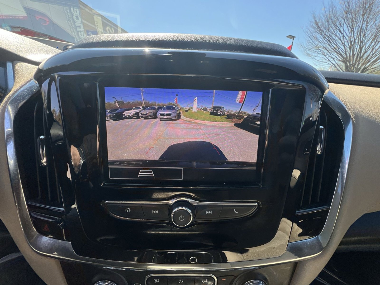 Used 2023 Chevrolet Traverse LS image 19