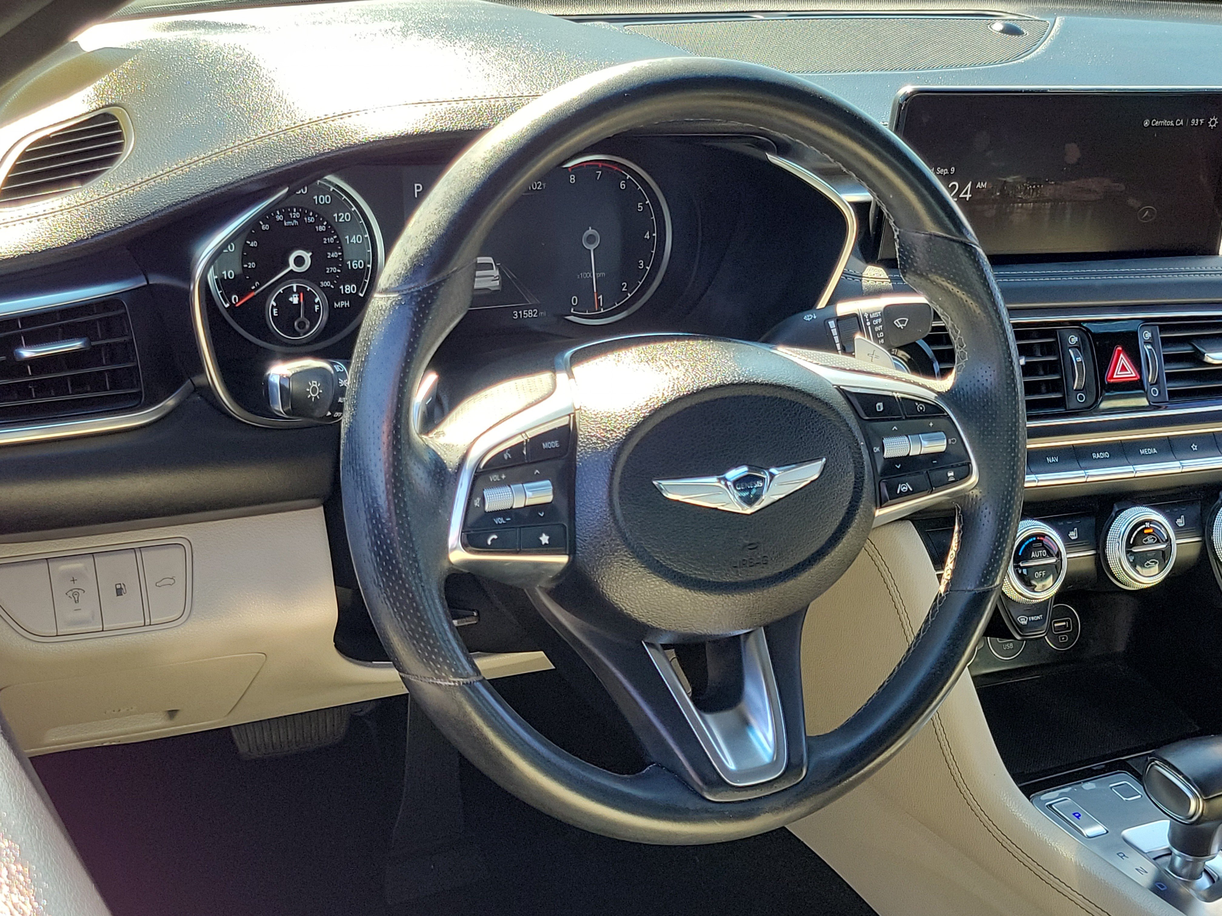 Certified 2023 Genesis G70 2.0T RWD image 10