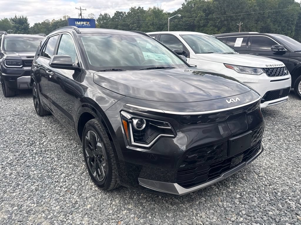Used 2024 Kia Niro Wind w/ Wind Preserve Package FWD image 2