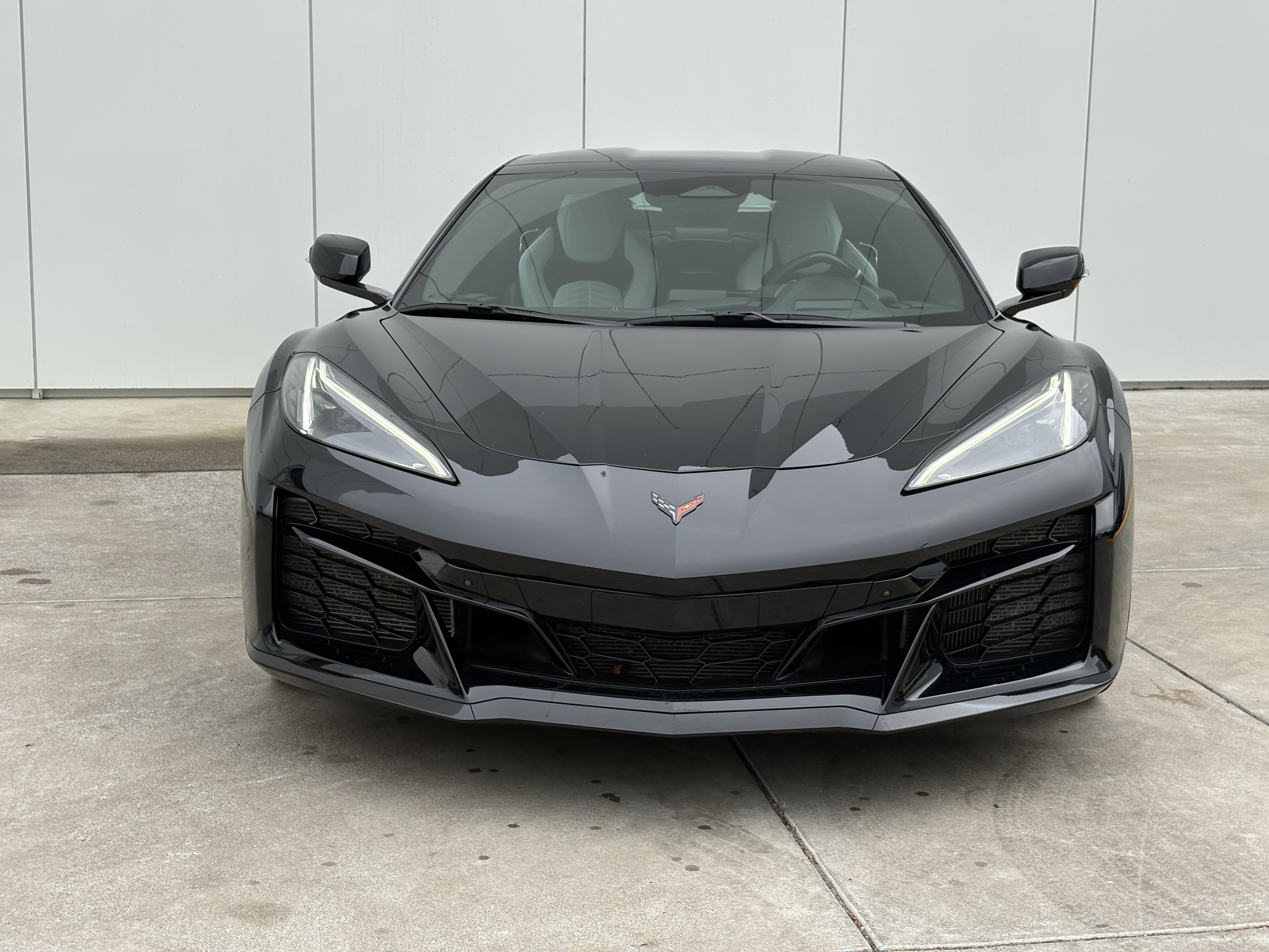 Used 2025 Chevrolet Corvette E-Ray w/ Stealth Interior Trim Package AWD/4WD image 3