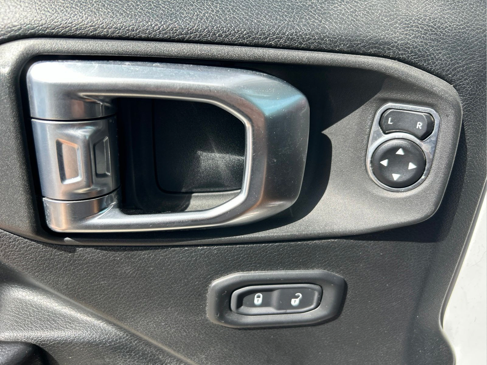 Used 2020 Jeep Wrangler Unlimited Rubicon AWD/4WD image 24