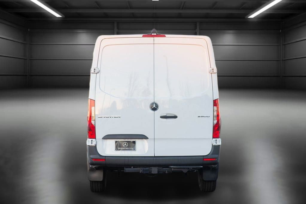 Used 2025 Mercedes-Benz Sprinter 2500 image 4