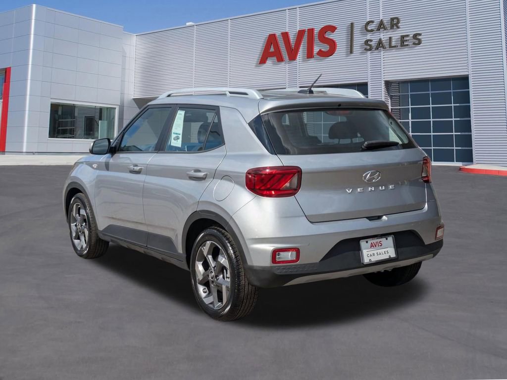 Used 2025 Hyundai Venue SEL FWD image 9