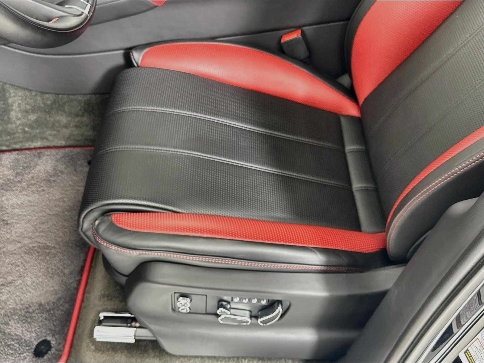 Certified 2023 Bentley Bentayga AWD/4WD image 19