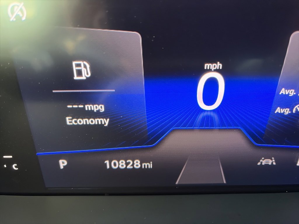 Certified 2025 Volkswagen Taos SE image 18