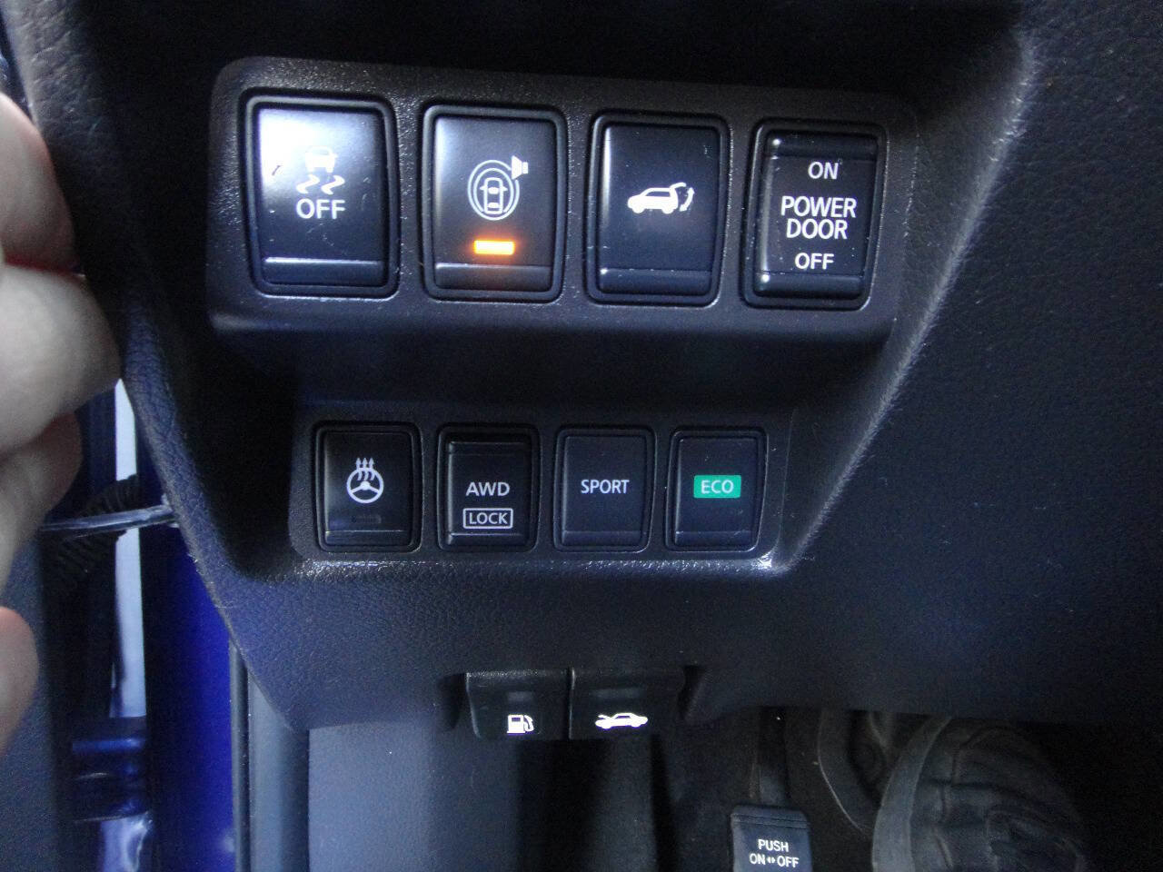 Used 2017 Nissan Rogue SV w/ SV Premium Package AWD/4WD image 12