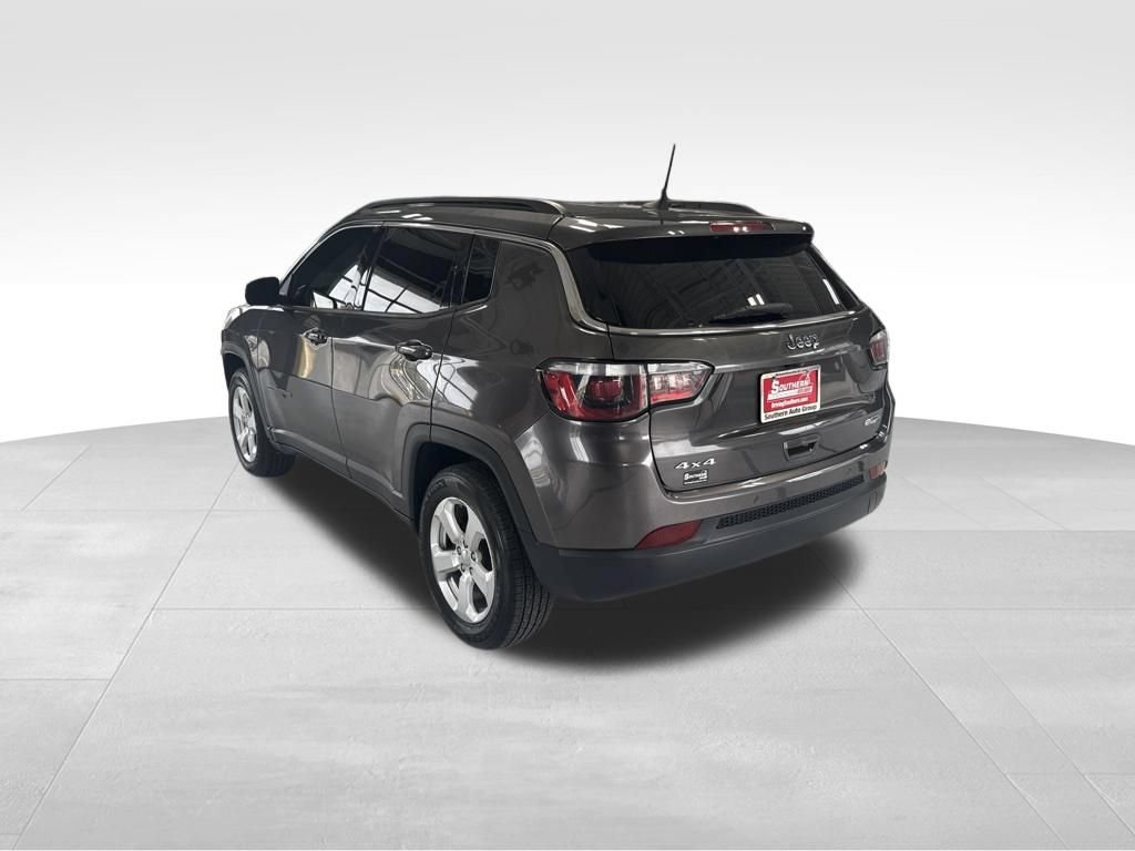 Used 2018 Jeep Compass Latitude w/ Popular Equipment Group AWD/4WD image 3