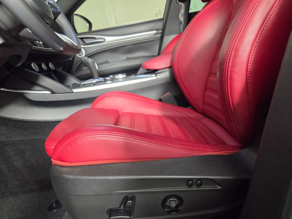 Used 2022 Alfa Romeo Stelvio Veloce AWD/4WD image 12