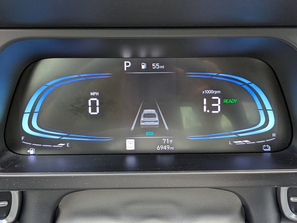 Used 2025 Hyundai Elantra Blue image 25