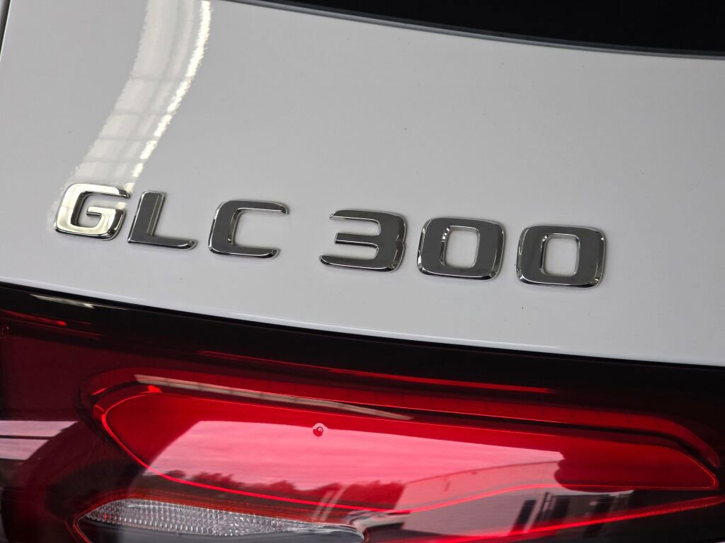 Used 2024 Mercedes-Benz GLC 300 4MATIC image 15