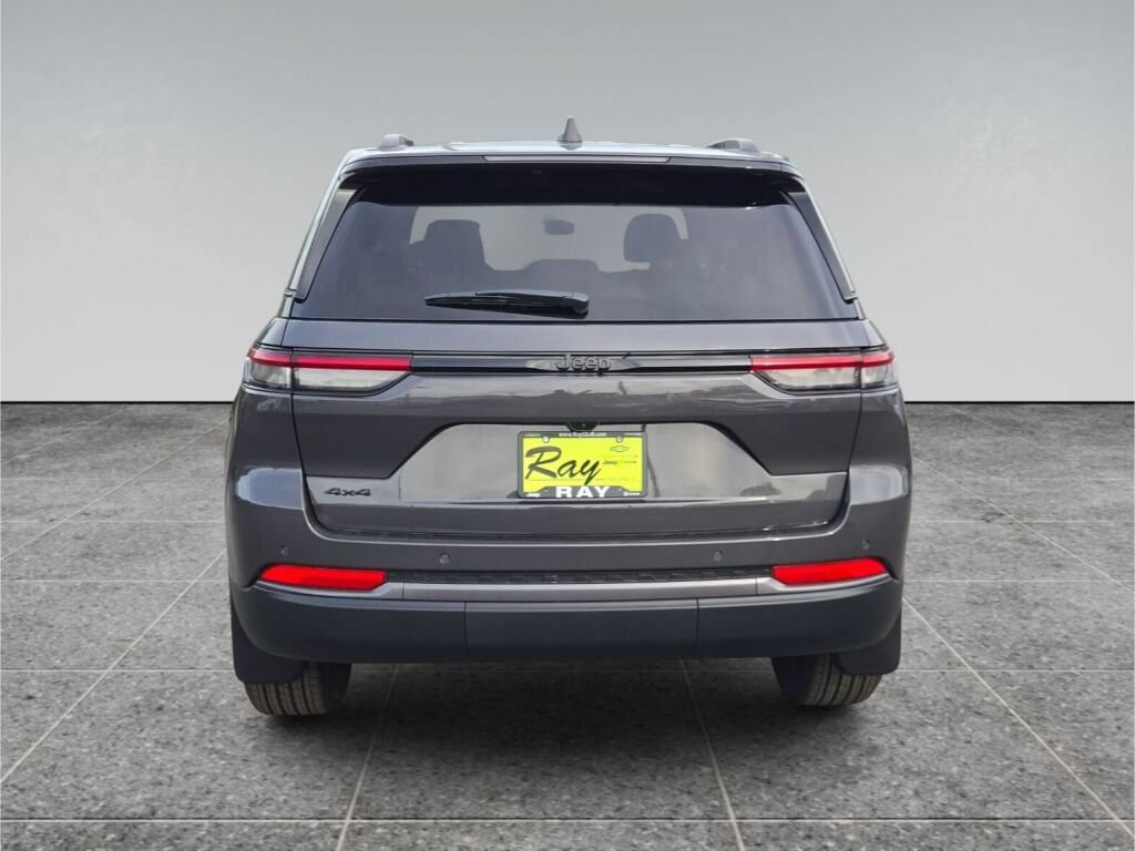 New 2026 Jeep Grand Cherokee Altitude AWD/4WD image 7