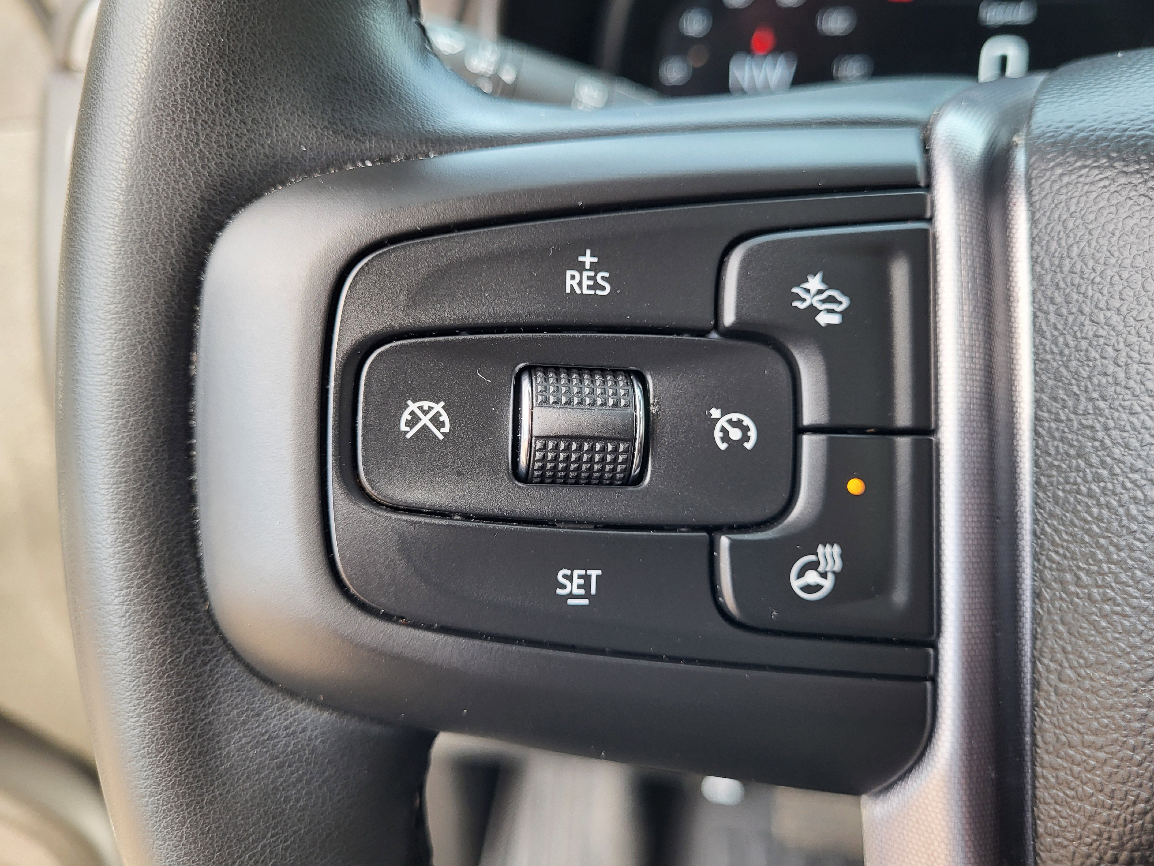 Used 2024 GMC Yukon SLT w/ SLT Luxury Package image 19