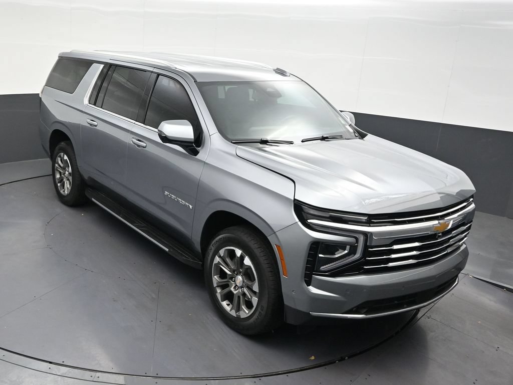 Used 2025 Chevrolet Suburban LT w/ Comfort Package RWD image 23
