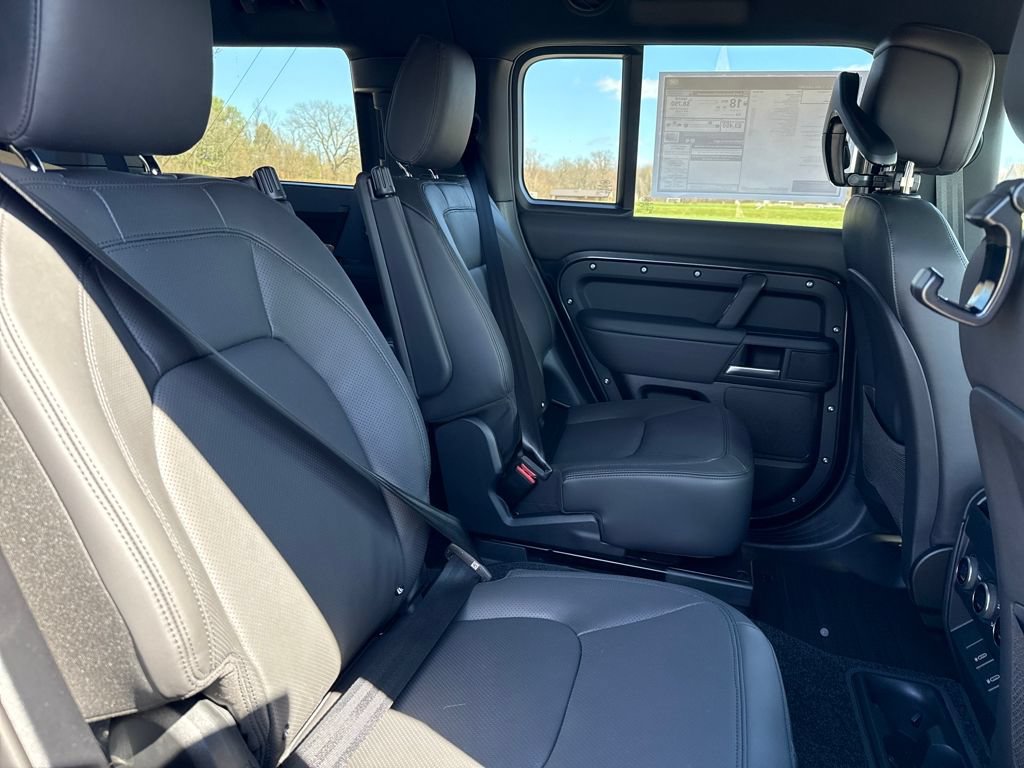 New 2026 Land Rover Defender 130 X-Dynamic SE AWD/4WD image 17