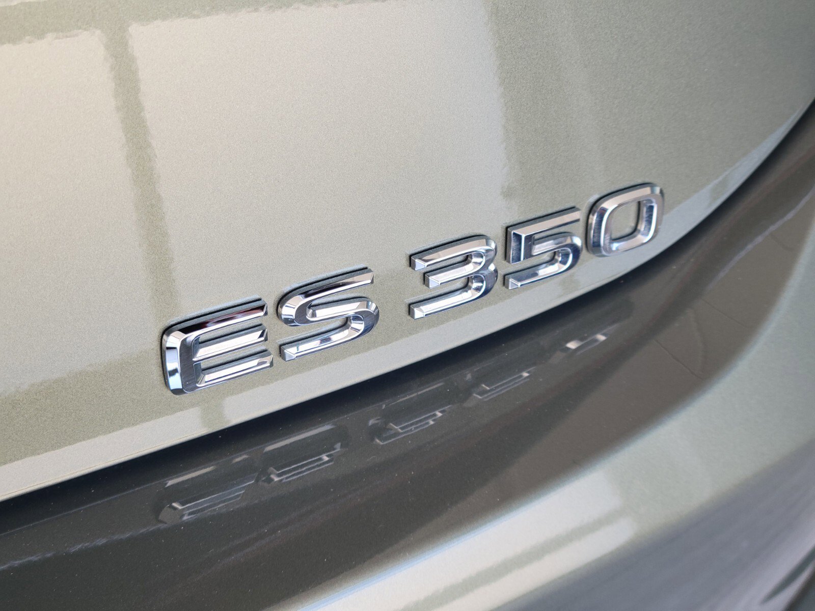 Certified 2025 Lexus ES 350 w/ Premium Package image 6