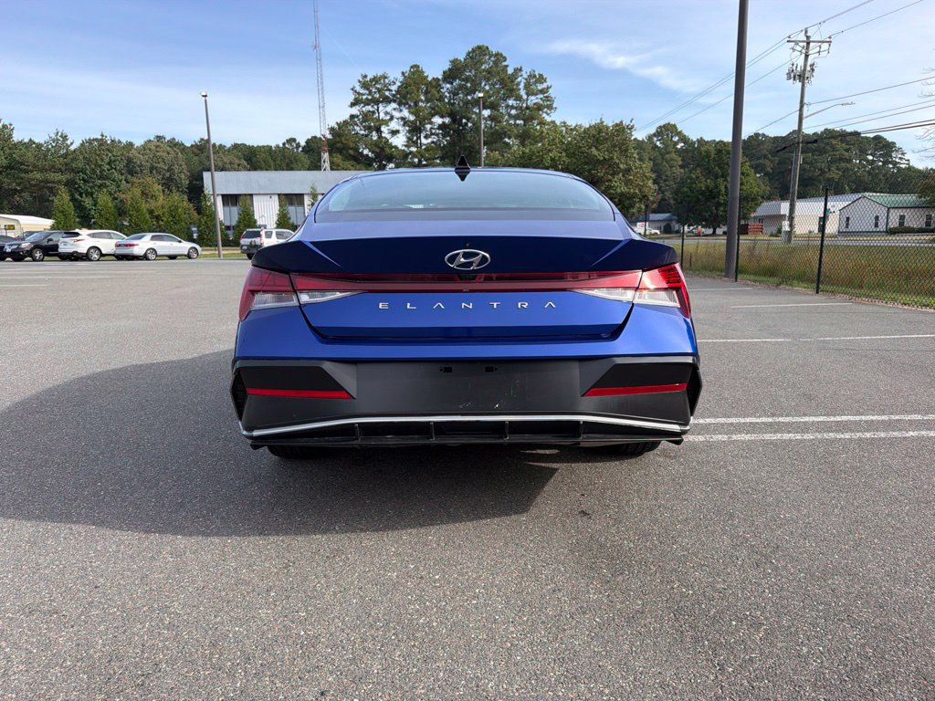 Used 2025 Hyundai Elantra SEL FWD image 6