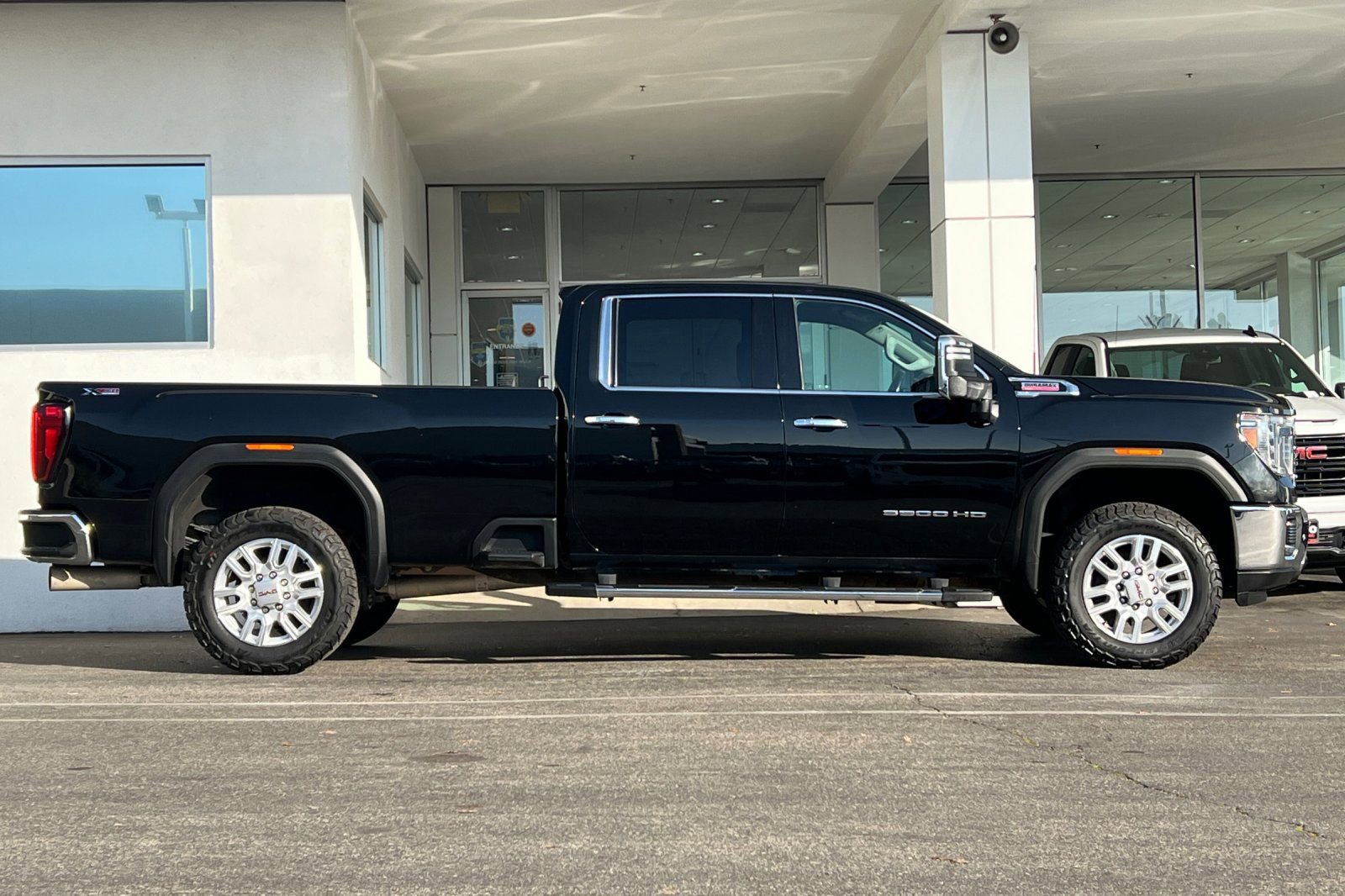 Used 2023 GMC Sierra 3500 SLT w/ SLT Premium Package image 3