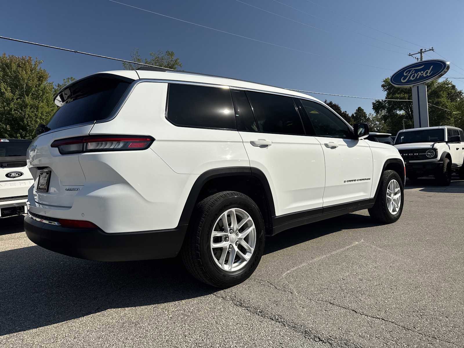 Used 2022 Jeep Grand Cherokee L Laredo w/ Luxury Tech Group I image 6