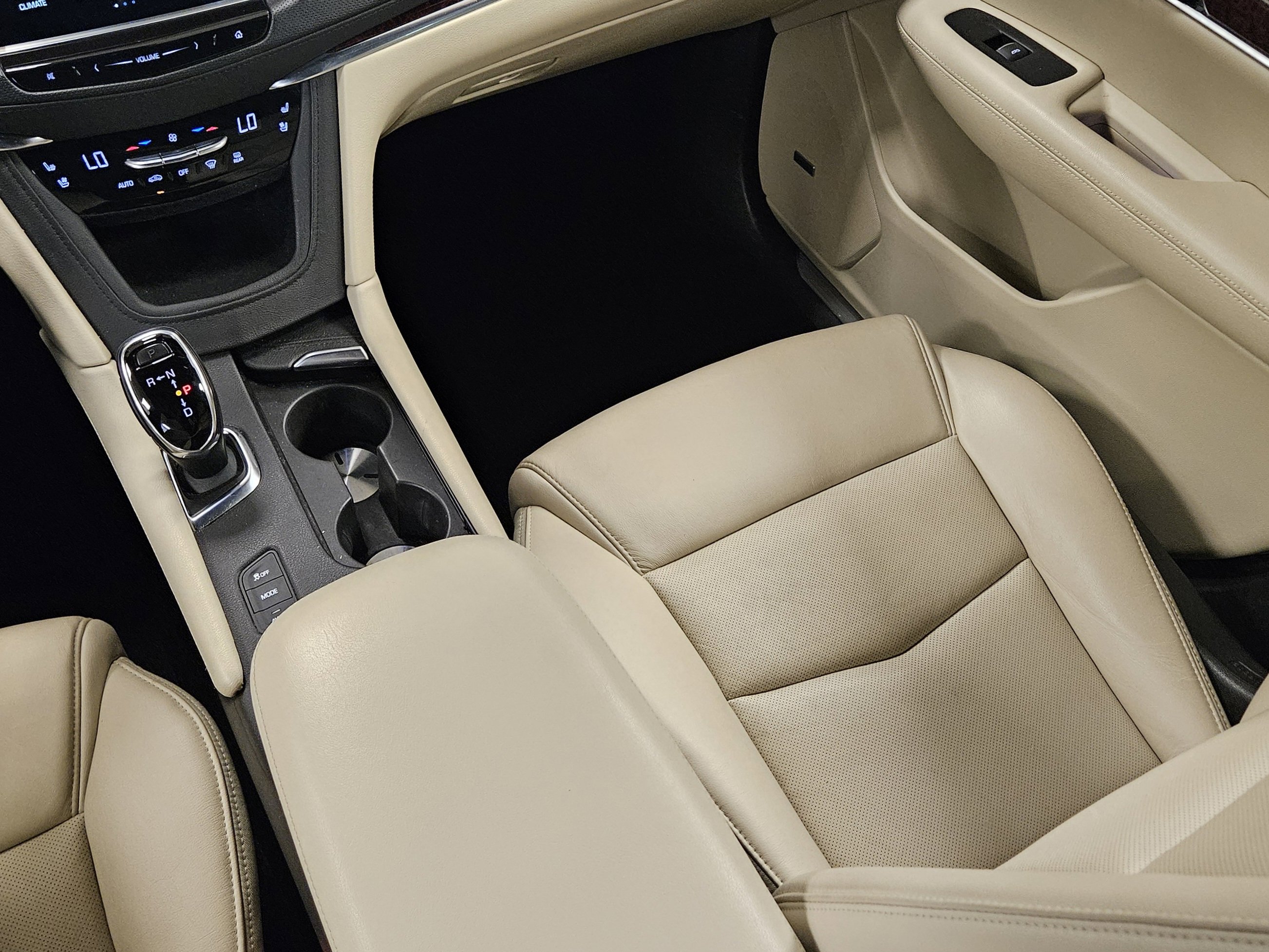 Used 2019 Cadillac XT5 Premium Luxury w/ Advanced Security Package image 16