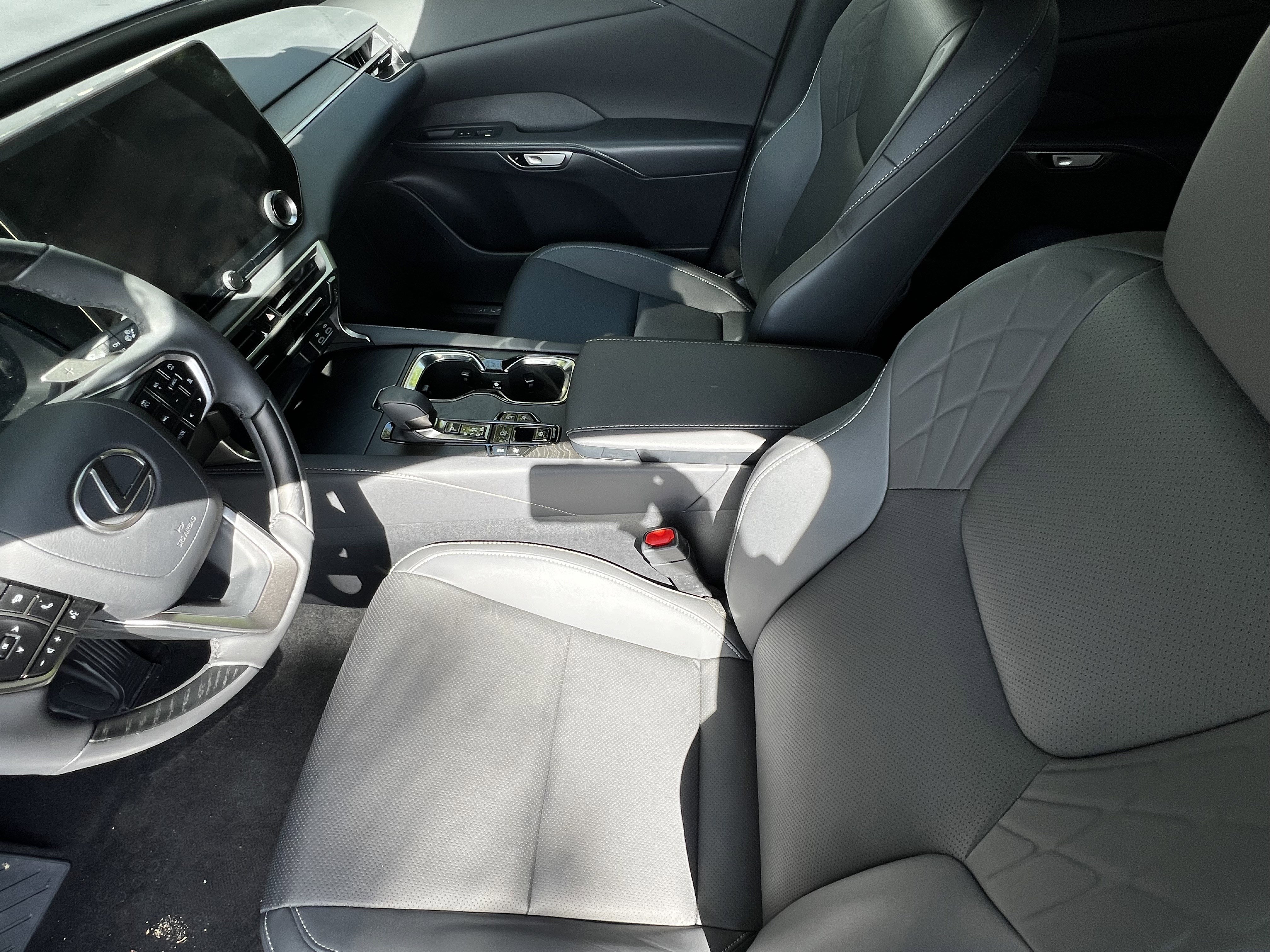 Used 2024 Lexus RX 350 Premium w/ Cold Area Package AWD/4WD image 15