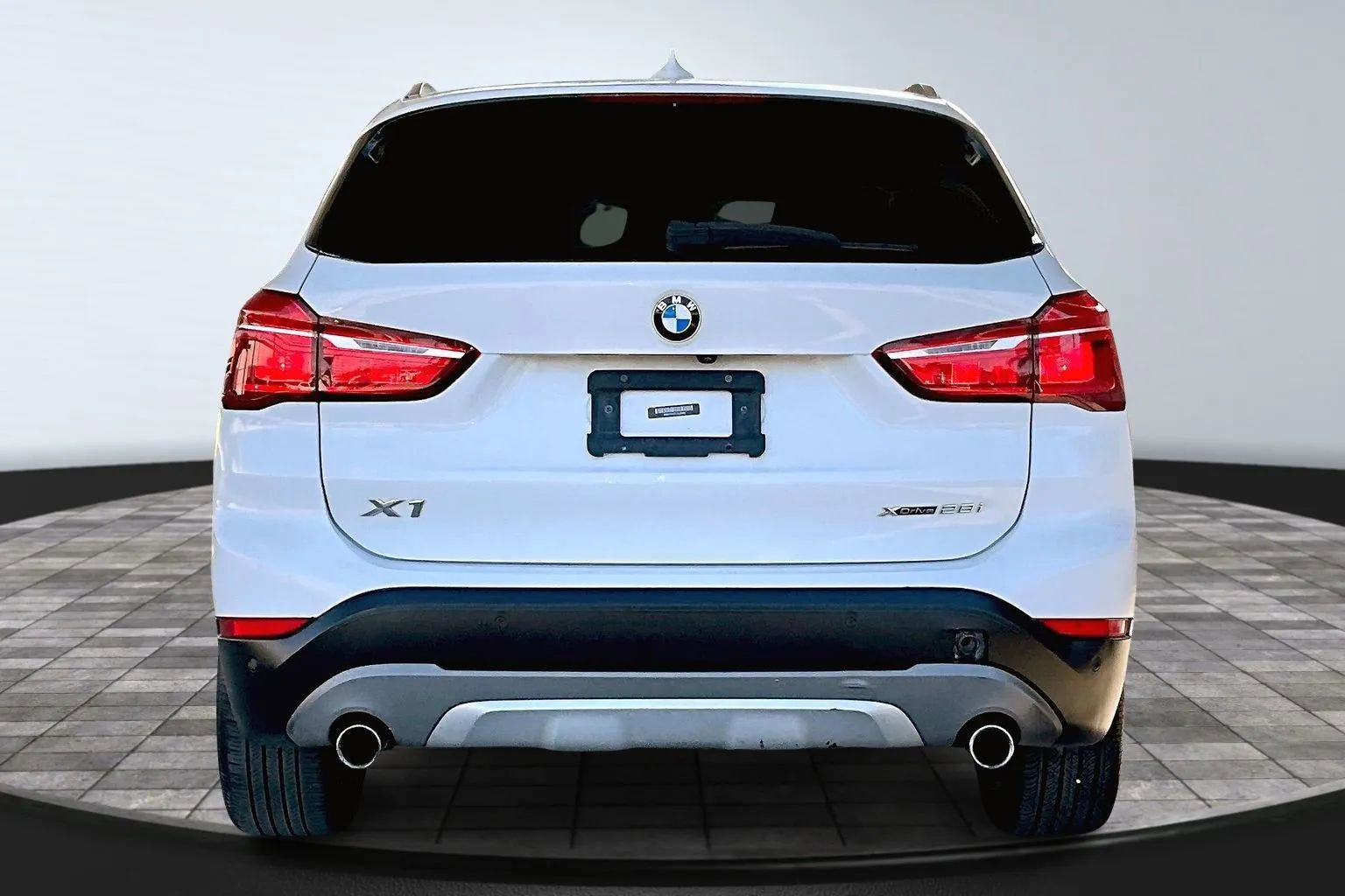 Used 2018 BMW X1 xDrive28i AWD/4WD image 5
