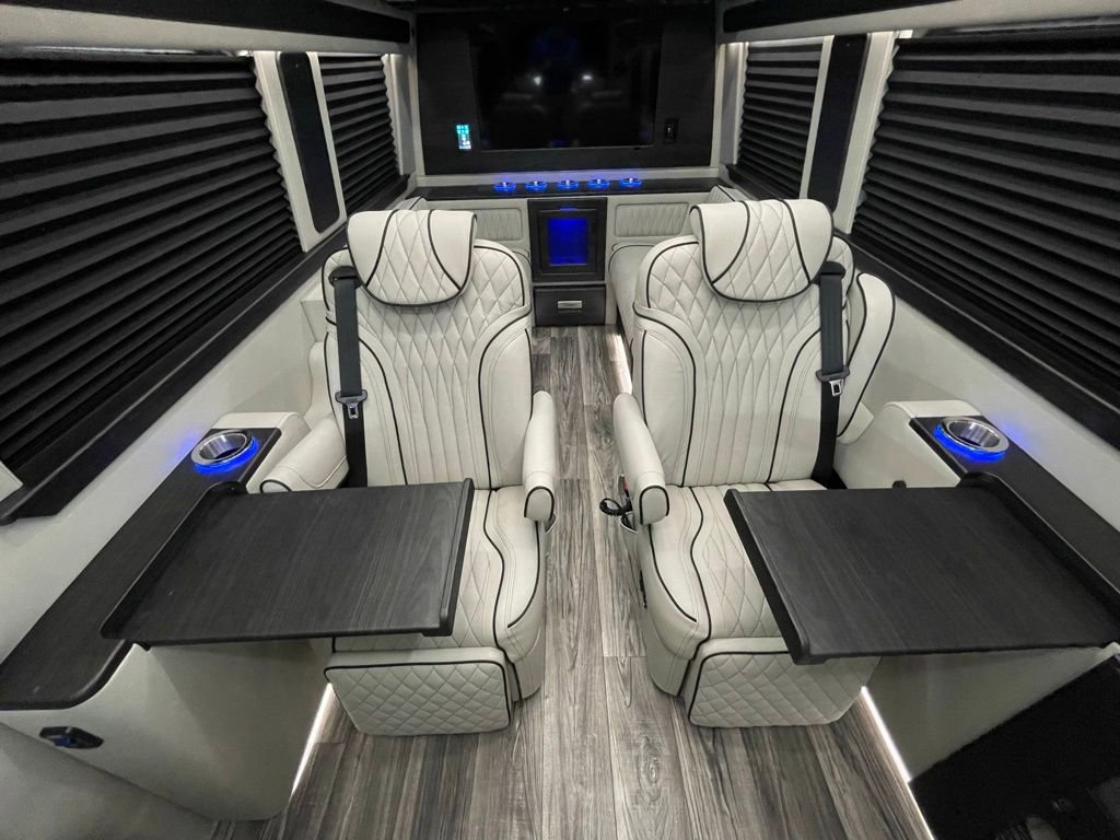 Used 2024 Mercedes-Benz Sprinter 3500 image 38